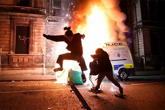 انگلینڈ میں متنازعہ بل کیخلاف احتجاج تشدد میں تبدیل، متعدد افراد زیر حراست