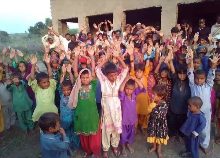 چھاچرو کے گاؤں  ٹارو رند میں  منظو شدہ اسکول سندھ  ایجوکیشن فاؤنڈیشن گورنمینٹ آف سندھ   برسوں سے بند