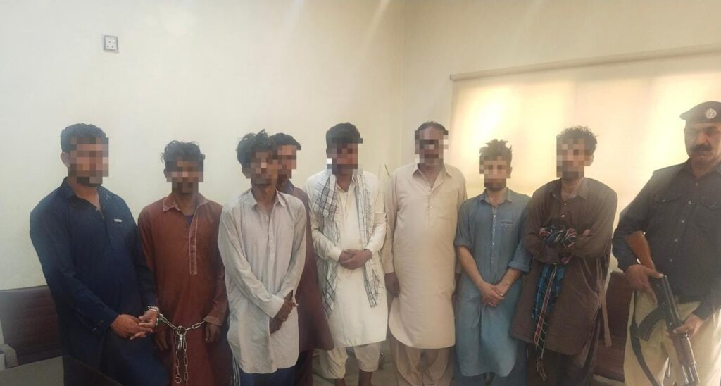 کراچی :  شاہ لطیف میں مشکوک افراد کی موجودگی کی اطلاع پر پولیس کا  کومبنگ آپریشن