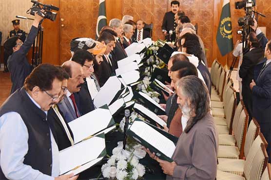 نئی وفاقی کابینہ میں شامل ارکان کی ذمہ داریوں کے حوالے سے نوٹیفکیشن جاری