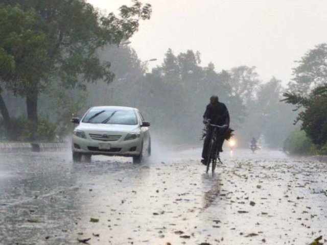 ملک کے مختلف علاقوں میں موسلادھار بارش، ایک شخص جاں بحق