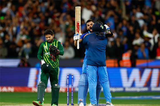 ٹی 20 ورلڈ کپ: سنسنی خیز مقابلے کے بعد بھارت کی پاکستان کو 4 وکٹ سے شکست