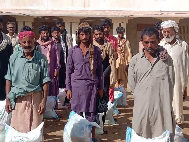 خیرپورناتھن شاھ سیلاب نے ھر طرف تباھی مچاٸی ھوٸی ھے